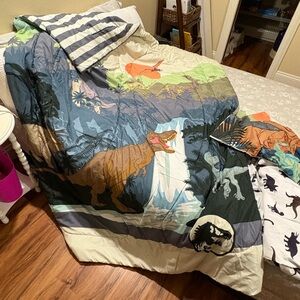 Green and Blue Comforter with Aquatic Design